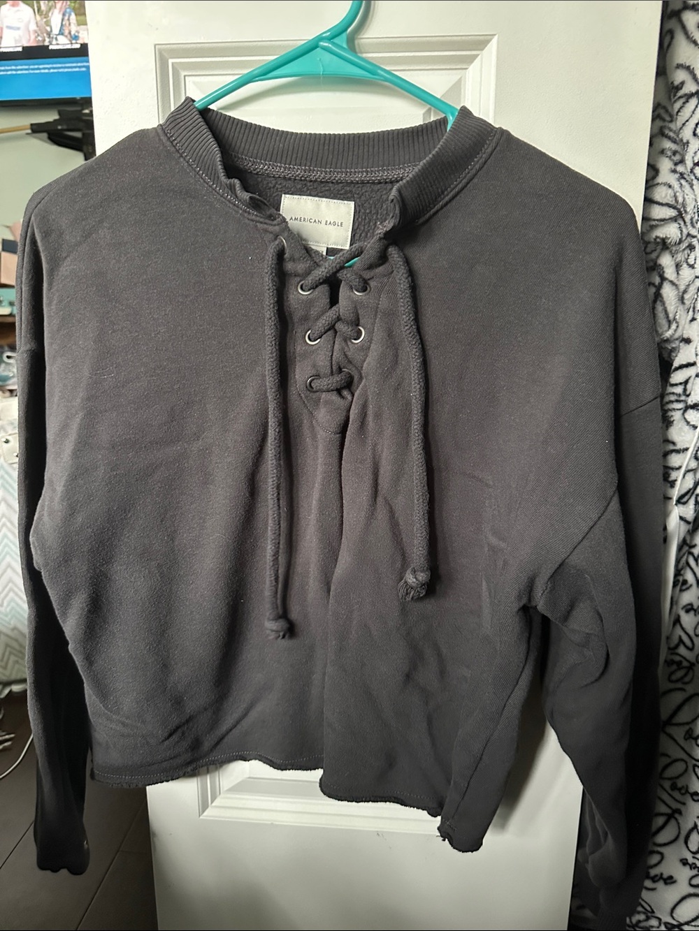 American Eagle crew neck